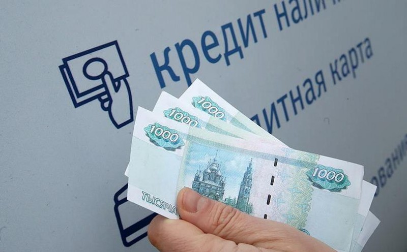 Россияне взяли в кредит с начала года почти 2 трлн рублей